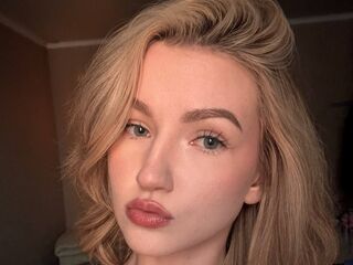 AmyConnelly Living