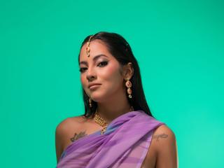 AnushkaChopra Chatting