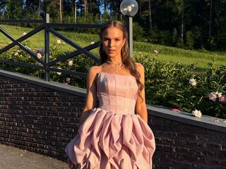 MirianaFarris Chatting