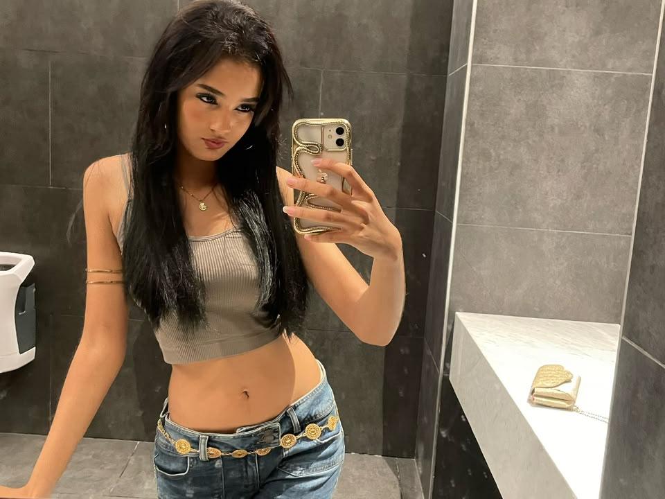 Roxane_Tall Sexy