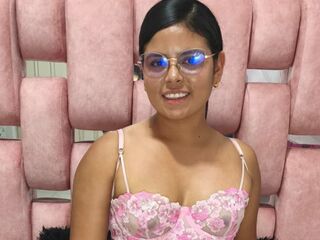 SalomeHarman Uncut