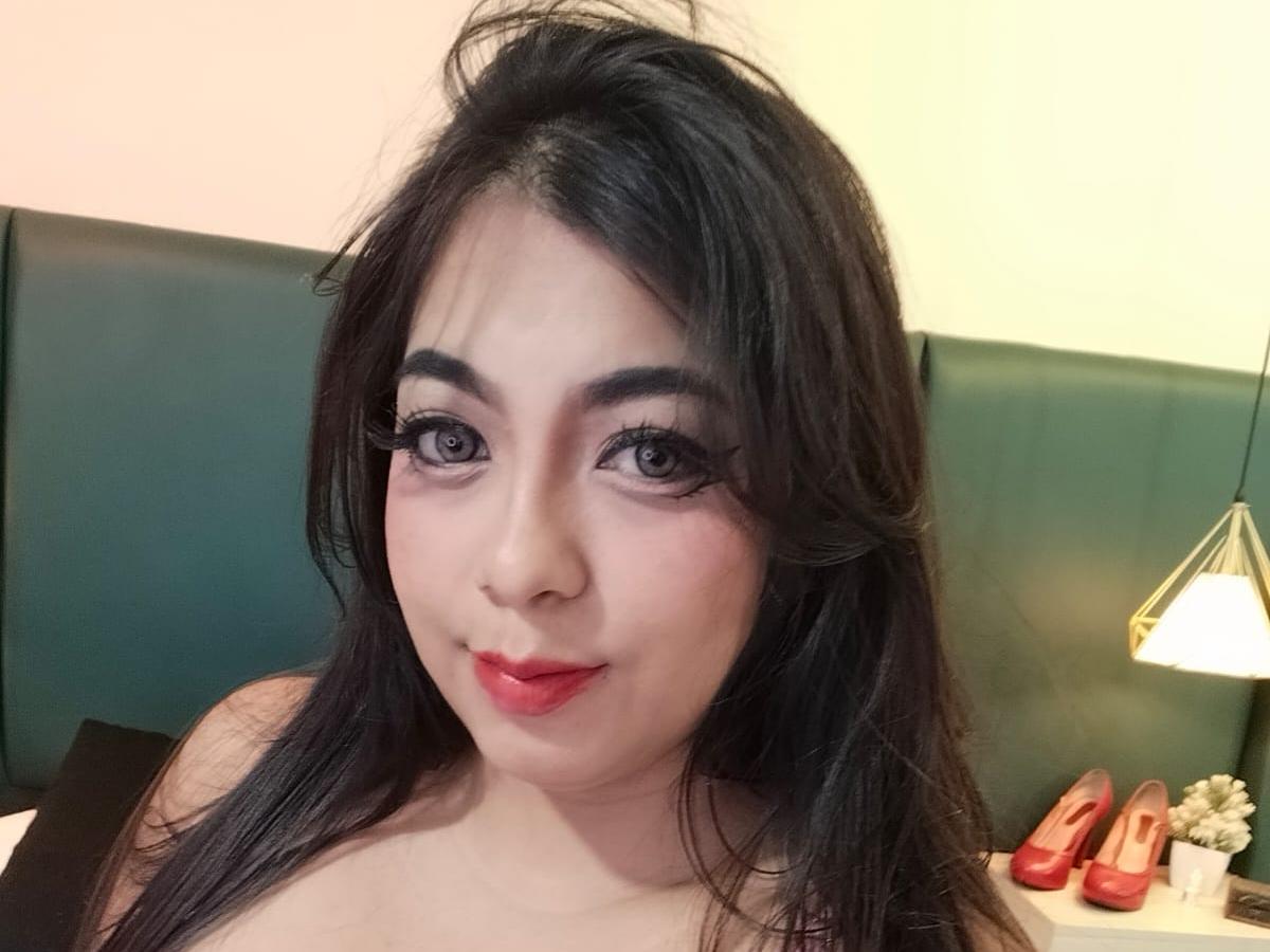 SalomeHowe Uncut