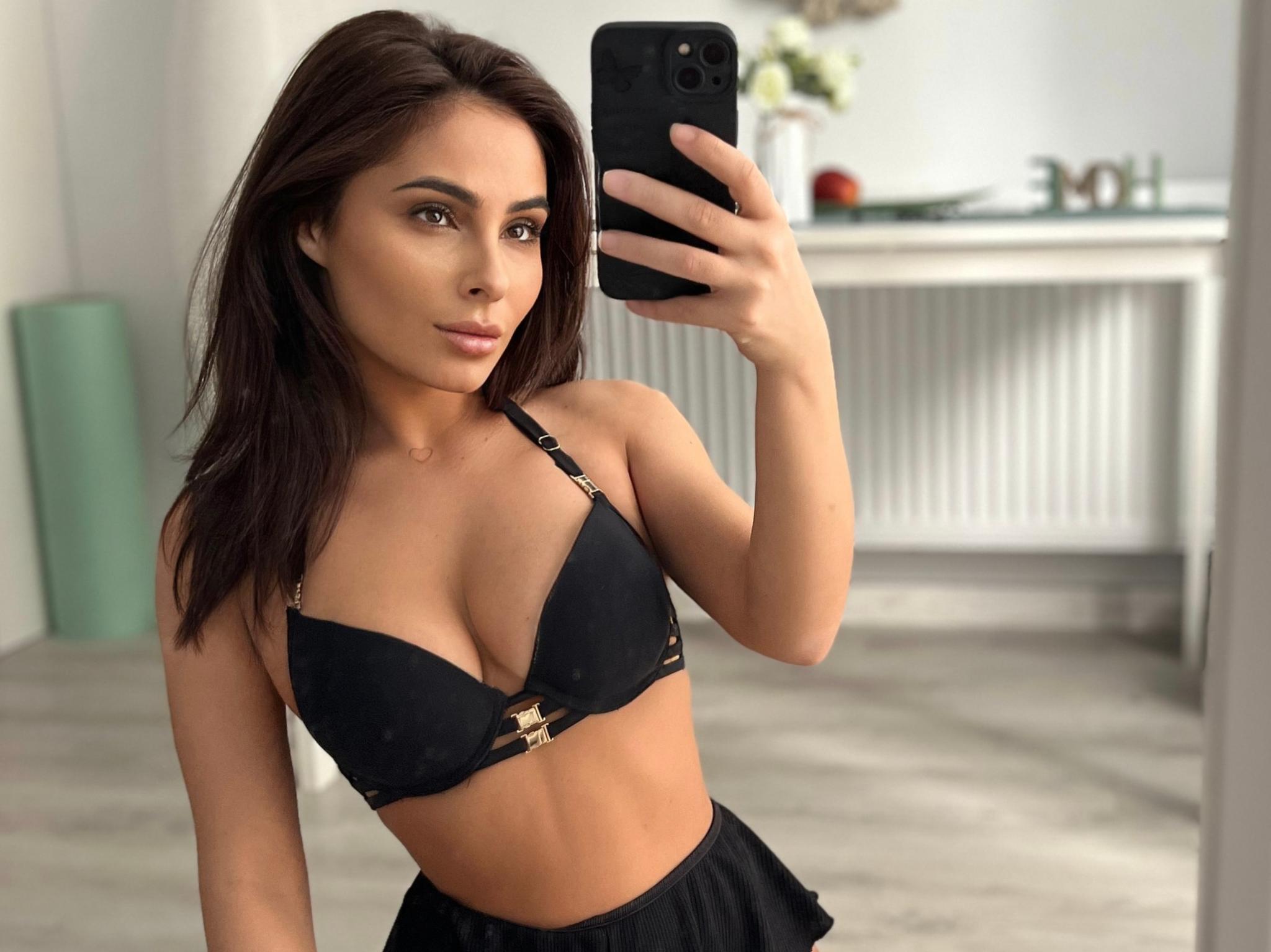 SarahSkye895 Performer