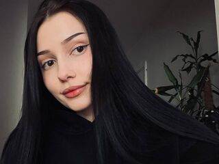 TeneshaLaton Chatting